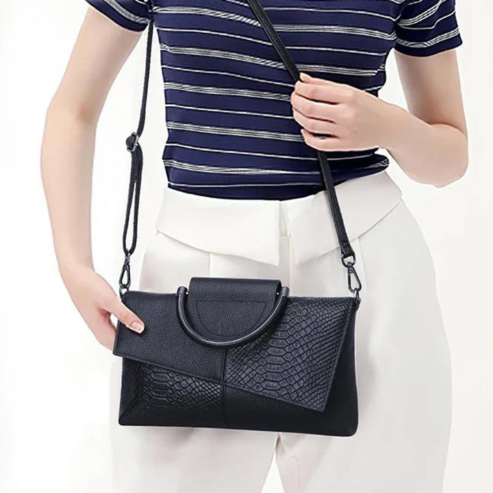 CELINE | STRUCTURED BLACK HANDBAG